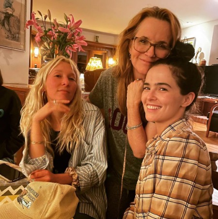 Zoey Deutch and Madelyn Deutch with their mother Lea Thompson.